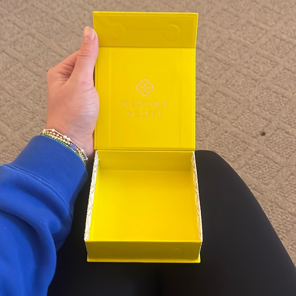 Kendra Scott box